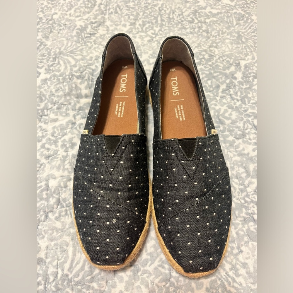 NWOT TOMS alpagarta chambray polka dot size 8 women’s rope style sole